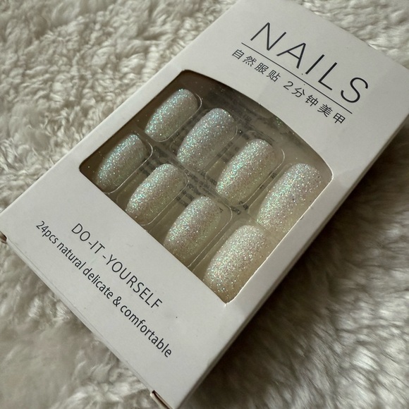 2 sets of Press-on Nails - Picture 2 of 8